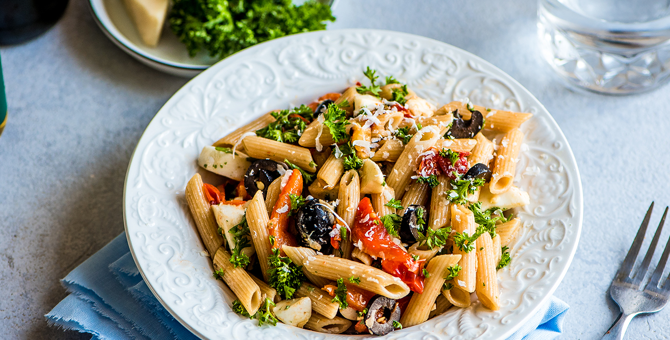 ROASTED BELL PEPPER AND BLACK OLIVE PASTA SALAD 